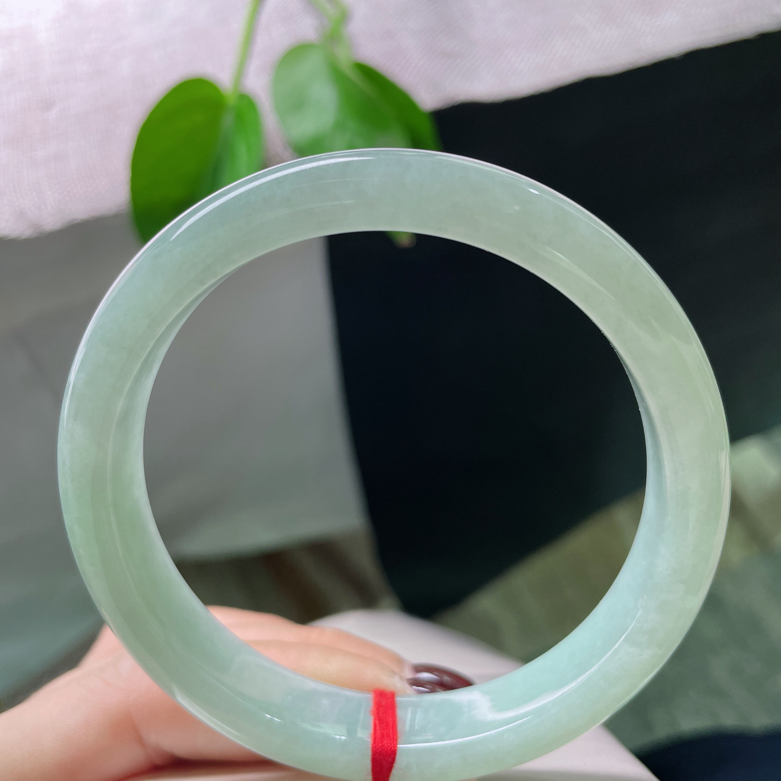 63.2/12.3/8.2，绿底正圈，大圈口，甜美可人，色如翠羽，质比凝脂..