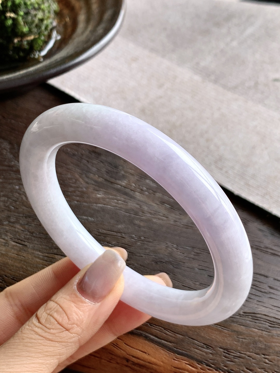 圆条 圈口62.8一10.8一10.6淡紫润底 冰紫底 种老细腻 大圈口 缅甸A货翡翠 有细纹 74.1克