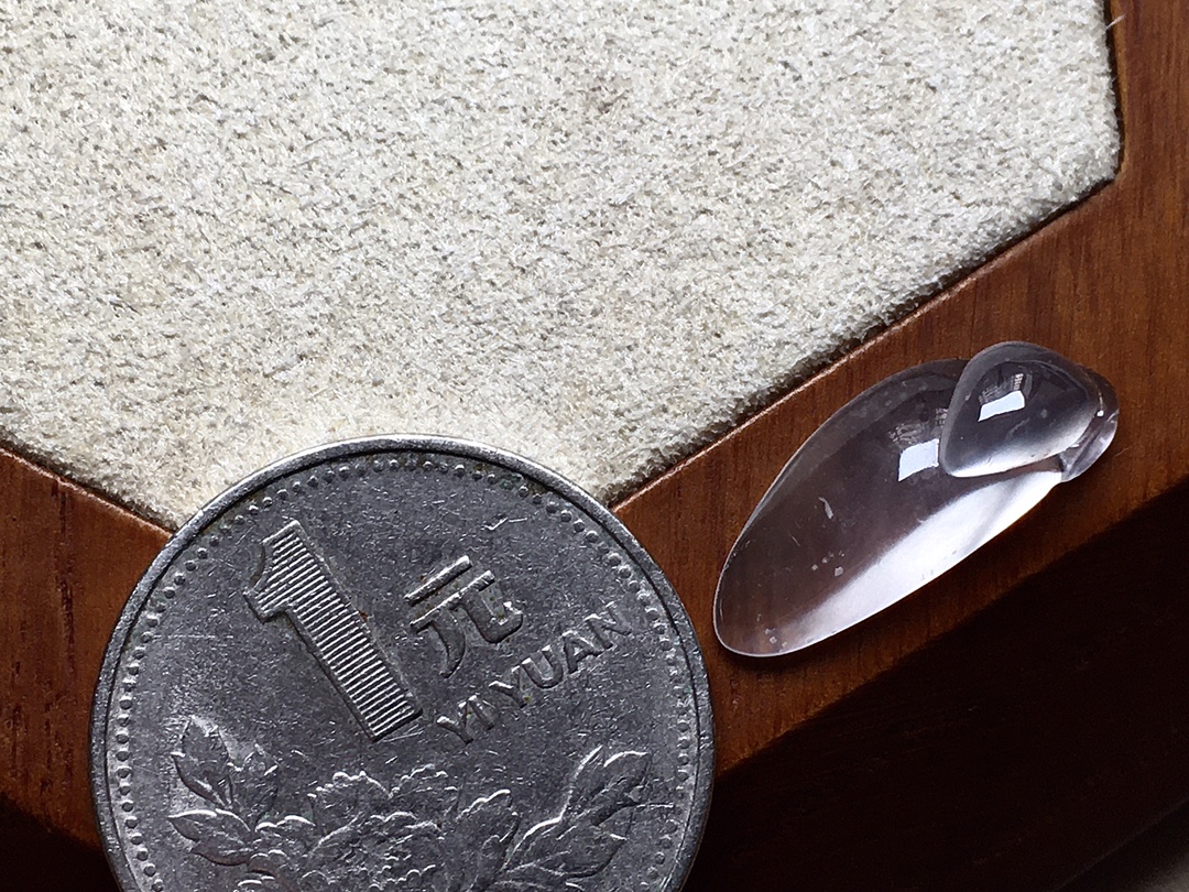 玻璃种福瓜 白皙透亮起光感，无裂，尺寸19.5*8*6