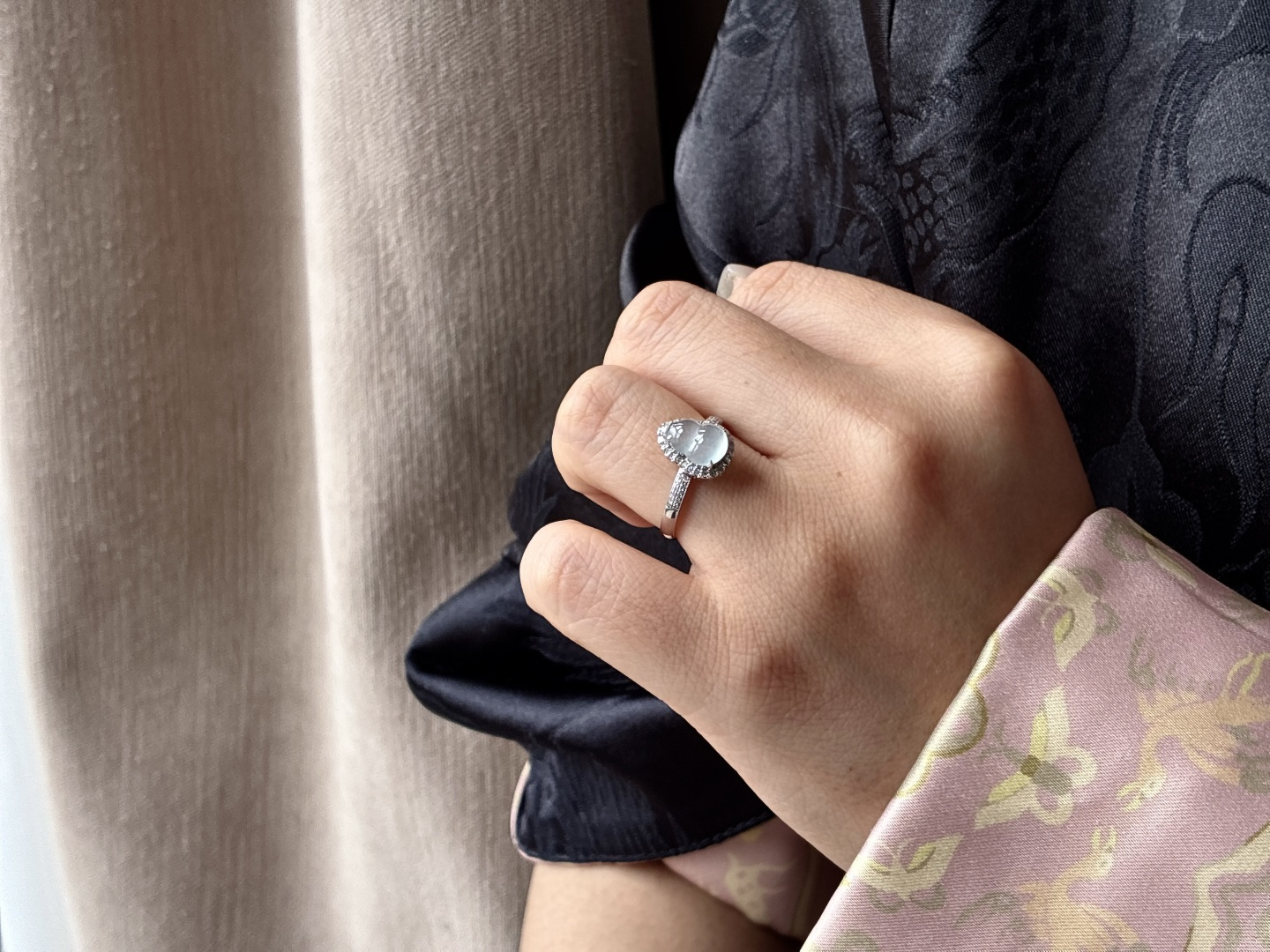 【镶嵌】️高冰葫芦戒指【说明】缅料  18k金镶嵌 性比高【整体】11.4-8.5-8【裸石】9-6.3-4.3【圈口】14号【重量】2.2克