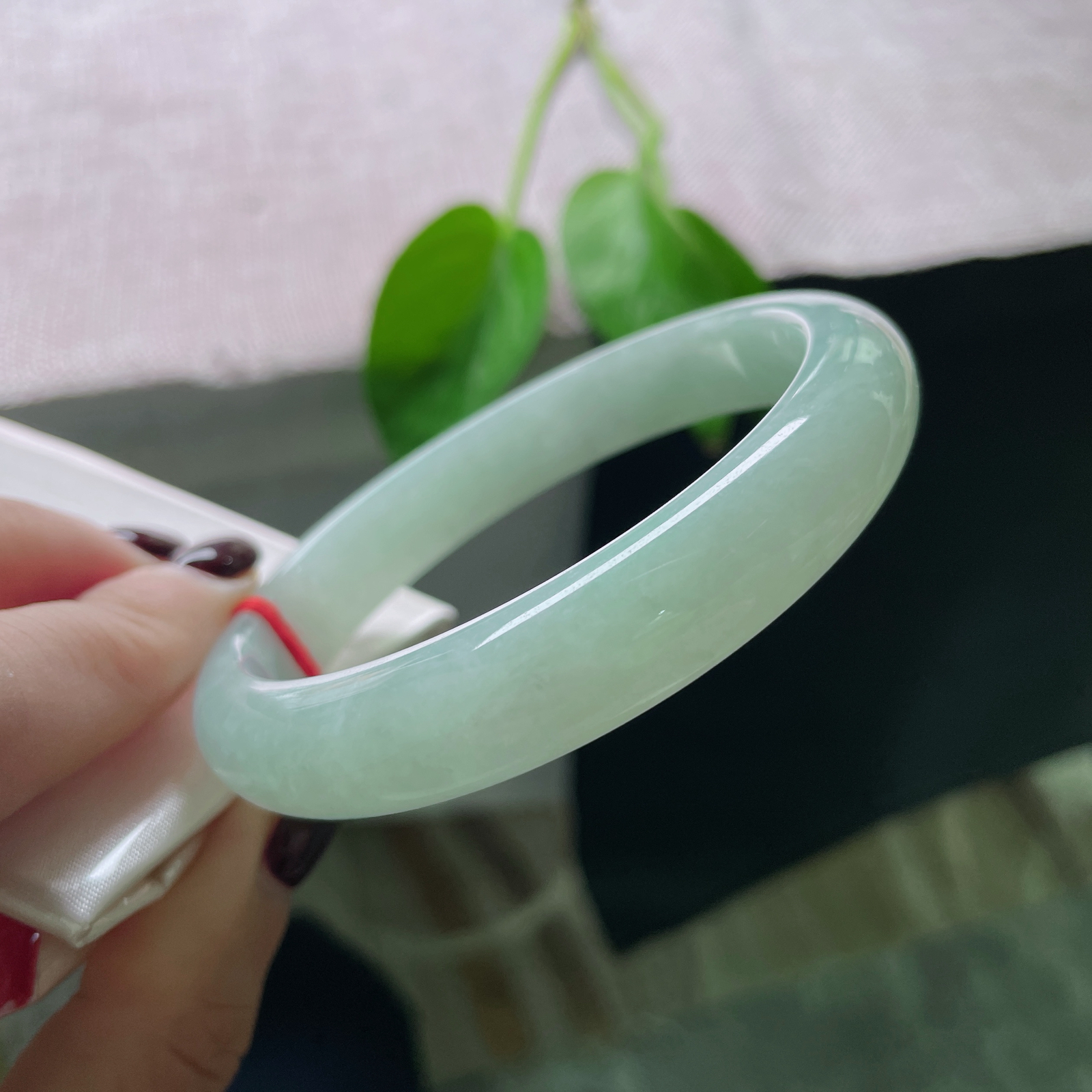 63.2/12.3/8.2，绿底正圈，大圈口，甜美可人，色如翠羽，质比凝脂..