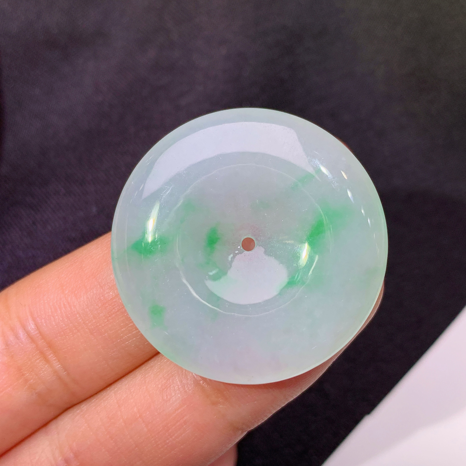 冰飘绿平安扣，冰冰润润，玉质细腻，种水足，Quq 尺寸29.8*5