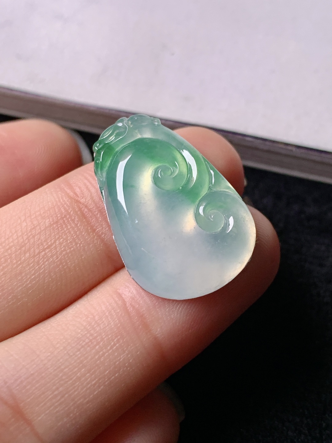 冰飘绿如意  色泽浓艳  0413尺寸23.2*15.8*3.6