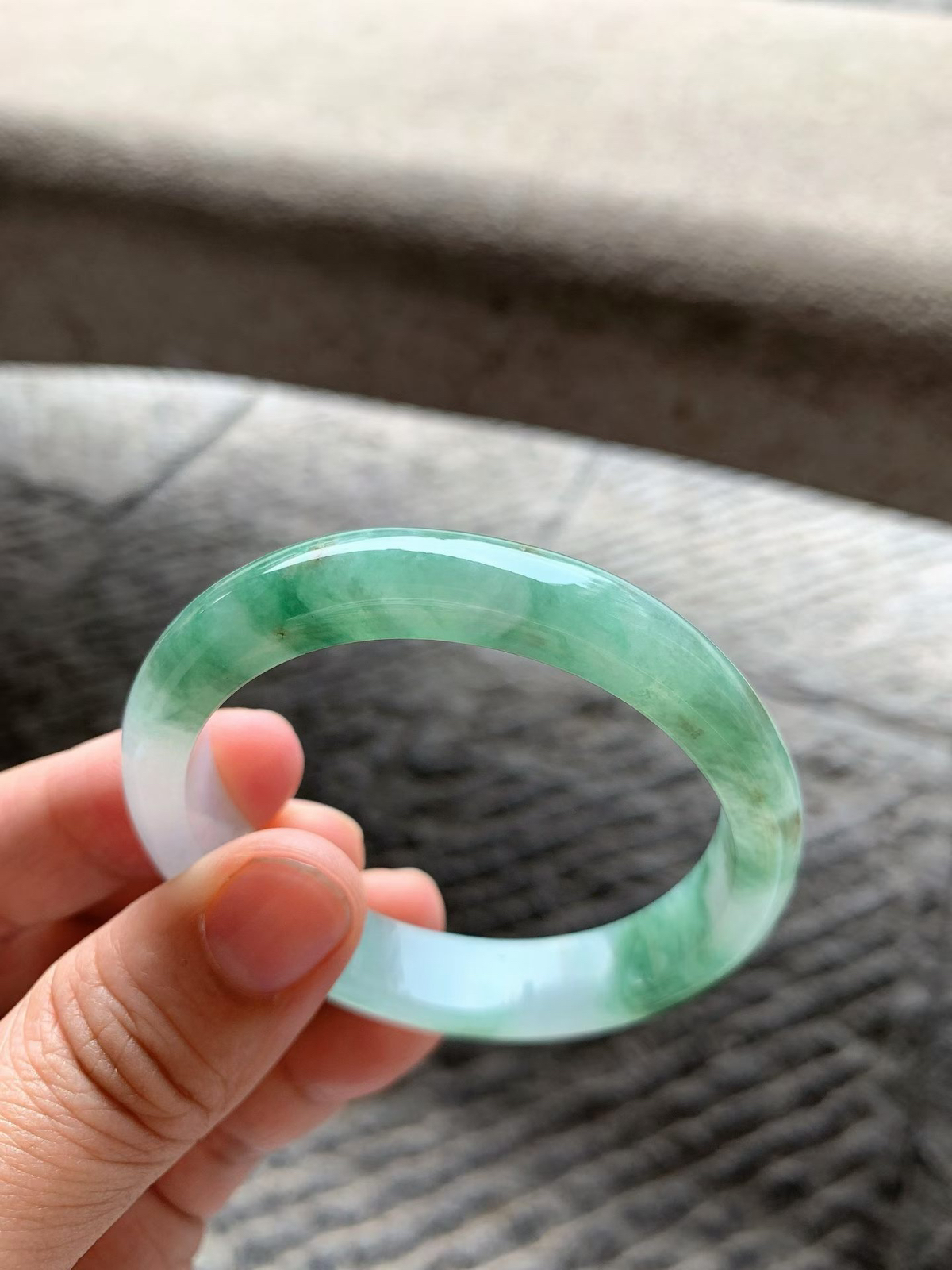 芙蓉绿花贵妃手镯尺寸54*11.2*7.5/46.5（换正圈50/51）水头充足，通透度高，肉质细