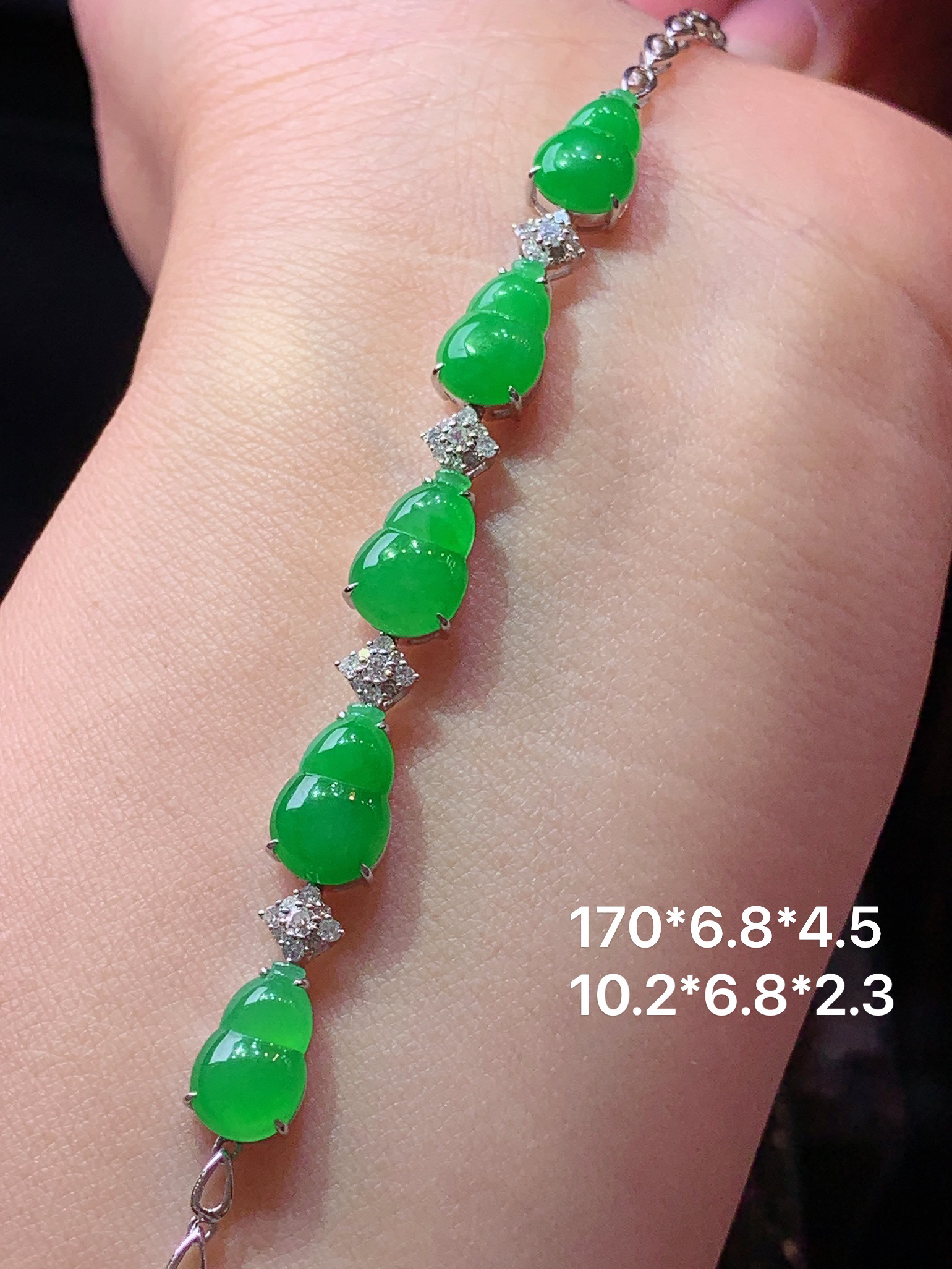 18k金钻镶嵌满绿葫芦手链 玉质细腻 色泽艳丽清新 水润亮眼 整体尺寸170*6.8*4.5h1