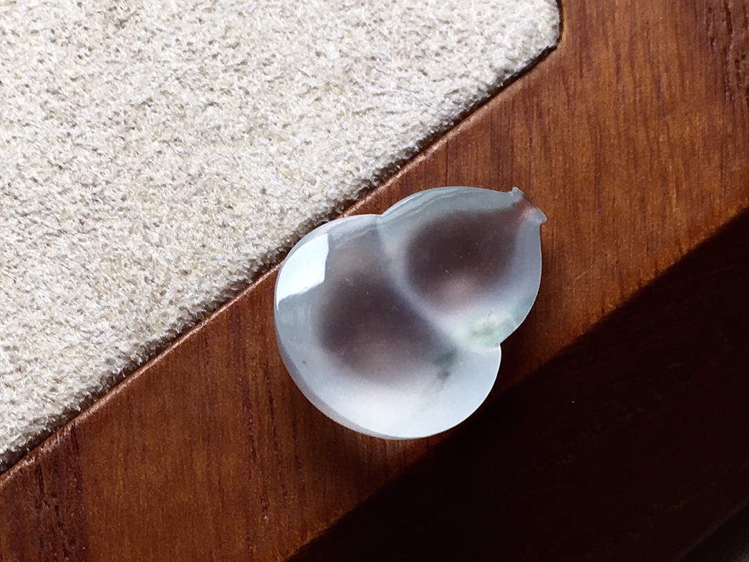 玻璃种葫芦 冰透感十足，起光感，无裂，尺寸14.8*11.2*5.3