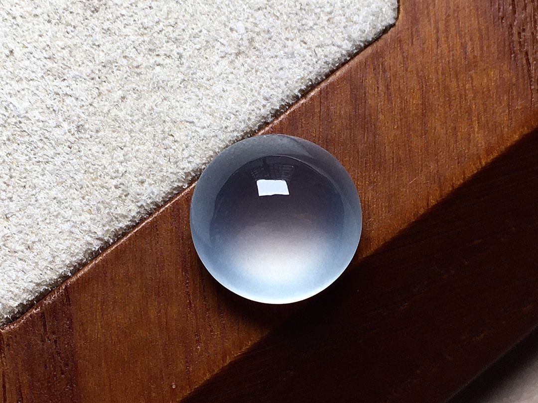 玻璃种蓝底圆蛋面 底色淡雅，冰透感十足，无裂，尺寸12*6.6