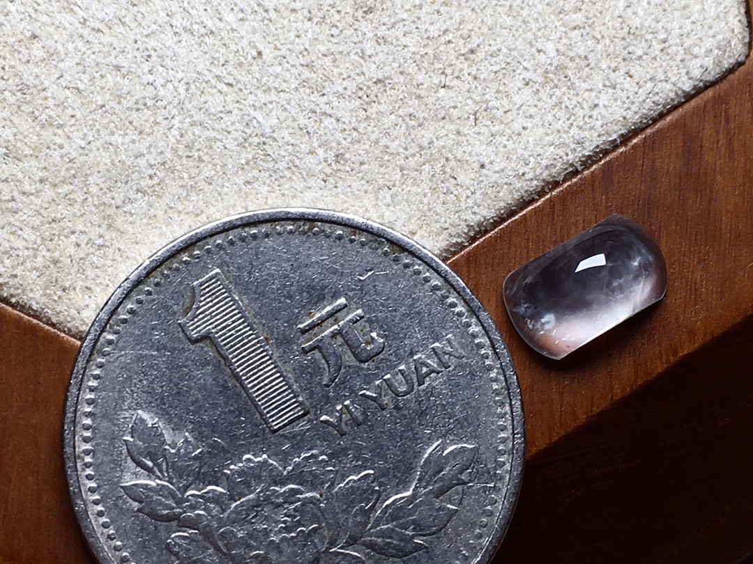 玻璃种马鞍 冰透感十足，白皙透亮，尺寸9.2*5.4*3.4 超值 不议