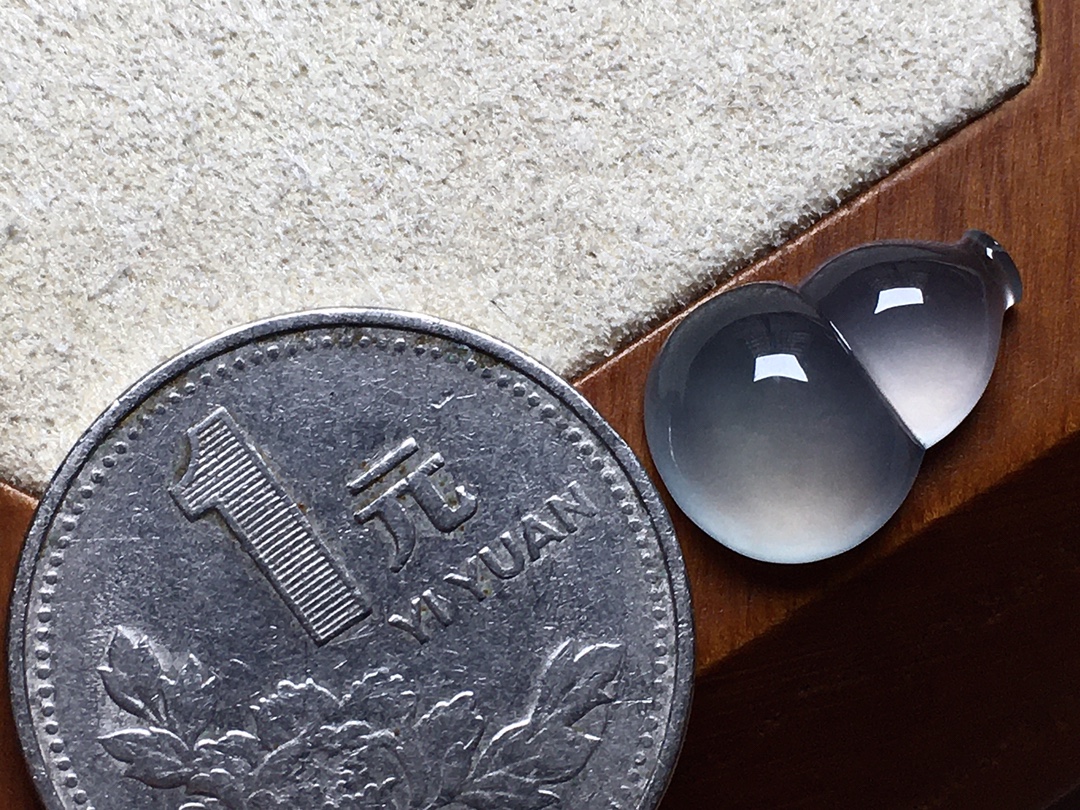 玻璃种葫芦 冰透感十足，起胶感，无裂尺寸15.4*10.7*5