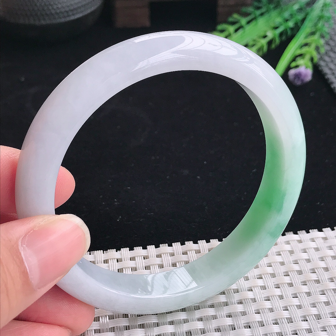 实拍A货翡翠62.5/12.5/8.5大圈口老坑精美温润飘绿手镯翡翠宽边玉镯平安镯美人镯