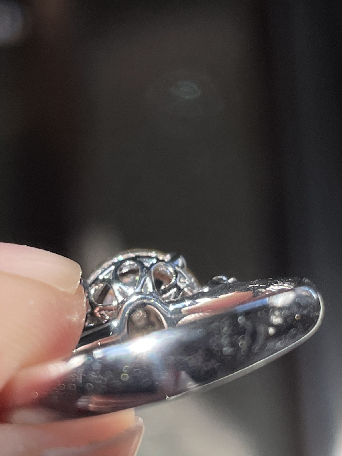 高冰蜜糖色，戒指
饱满，通透水润，玉质细腻，翠色鲜艳，18k金奢华钻石镶嵌