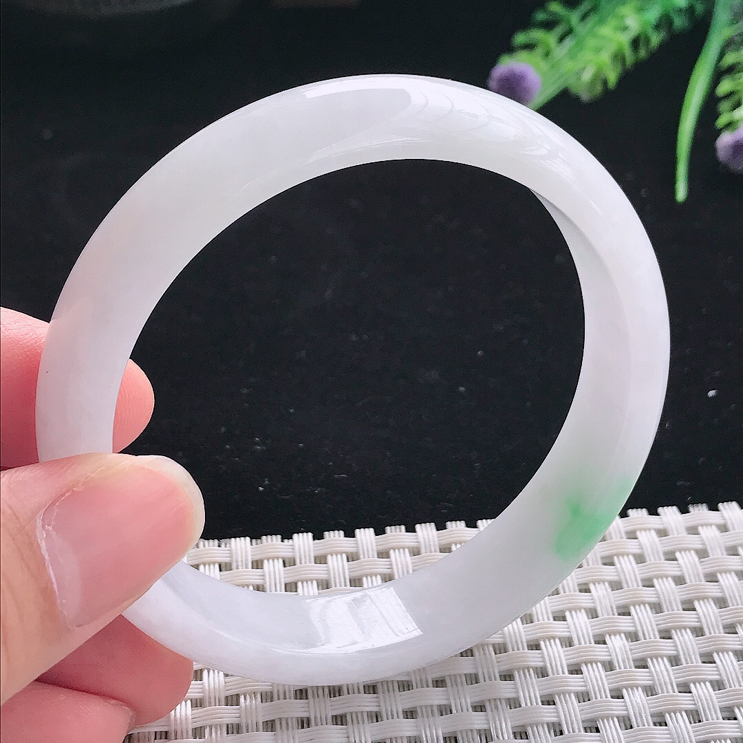 实拍A货翡翠58.5/13.5/7.2老坑秀气冰润飘绿手镯翡翠宽边玉镯平安镯美人镯
