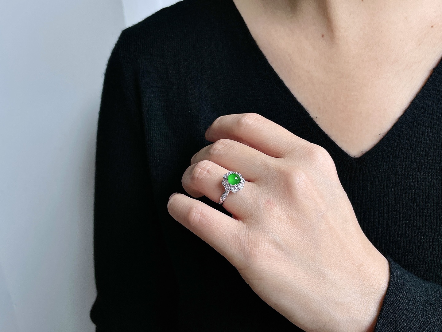 18k金镶嵌  性比高 12-10 6.4-4 圈口13号 2.8克