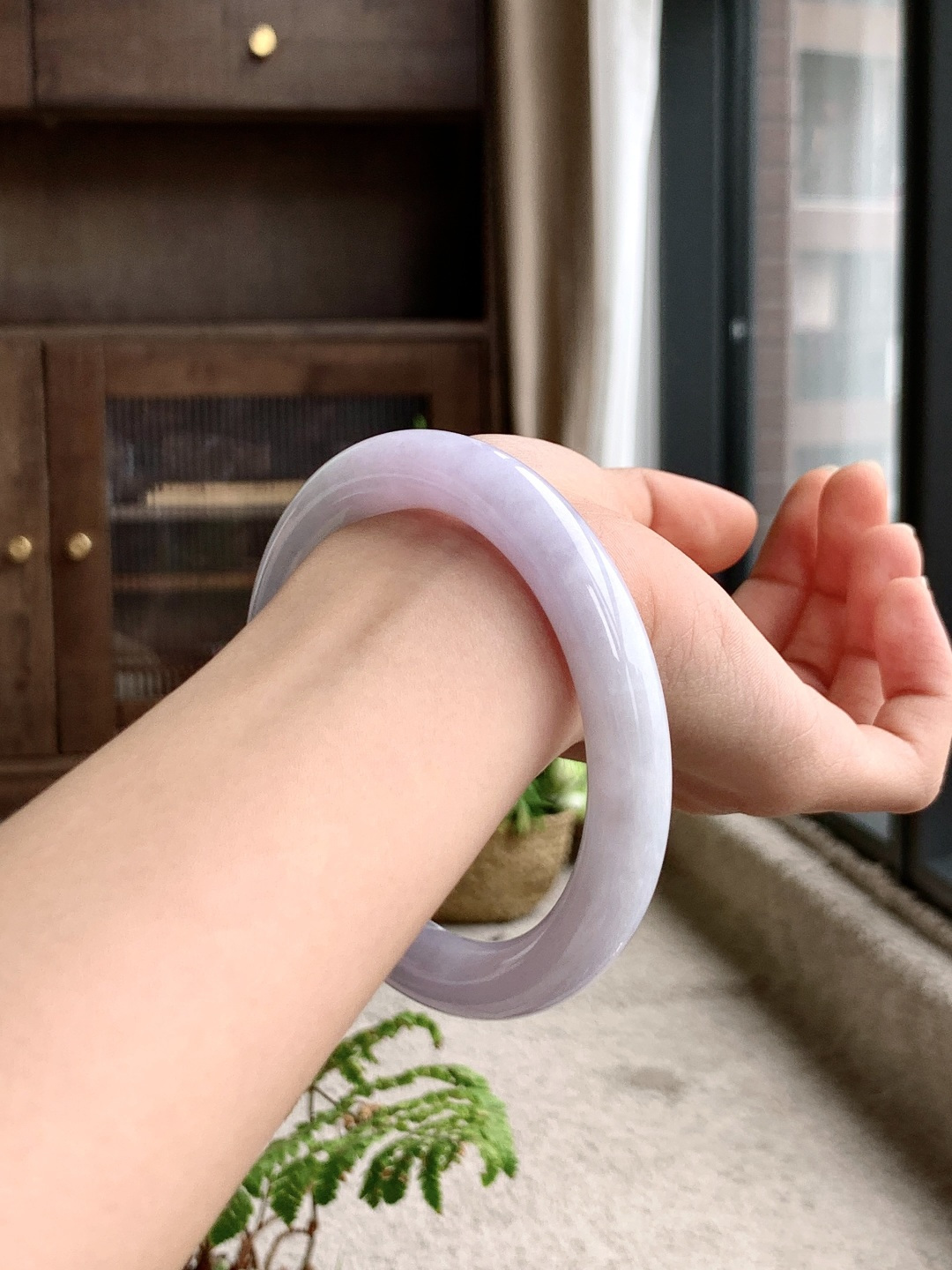 圆条 圈口62.8一10.8一10.6淡紫润底 冰紫底 种老细腻 大圈口 缅甸A货翡翠 有细纹 74.1克