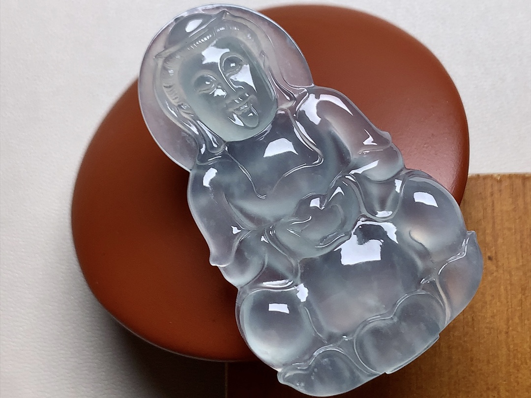 玻璃种观音 底色淡雅，种水，无裂，尺寸49.2*30*6