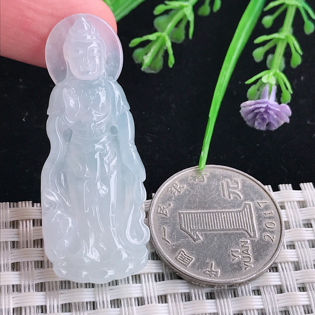 实拍A货翡翠47/18.5/5.5老坑冰润起胶白净赐福观音吊坠翡翠小观音