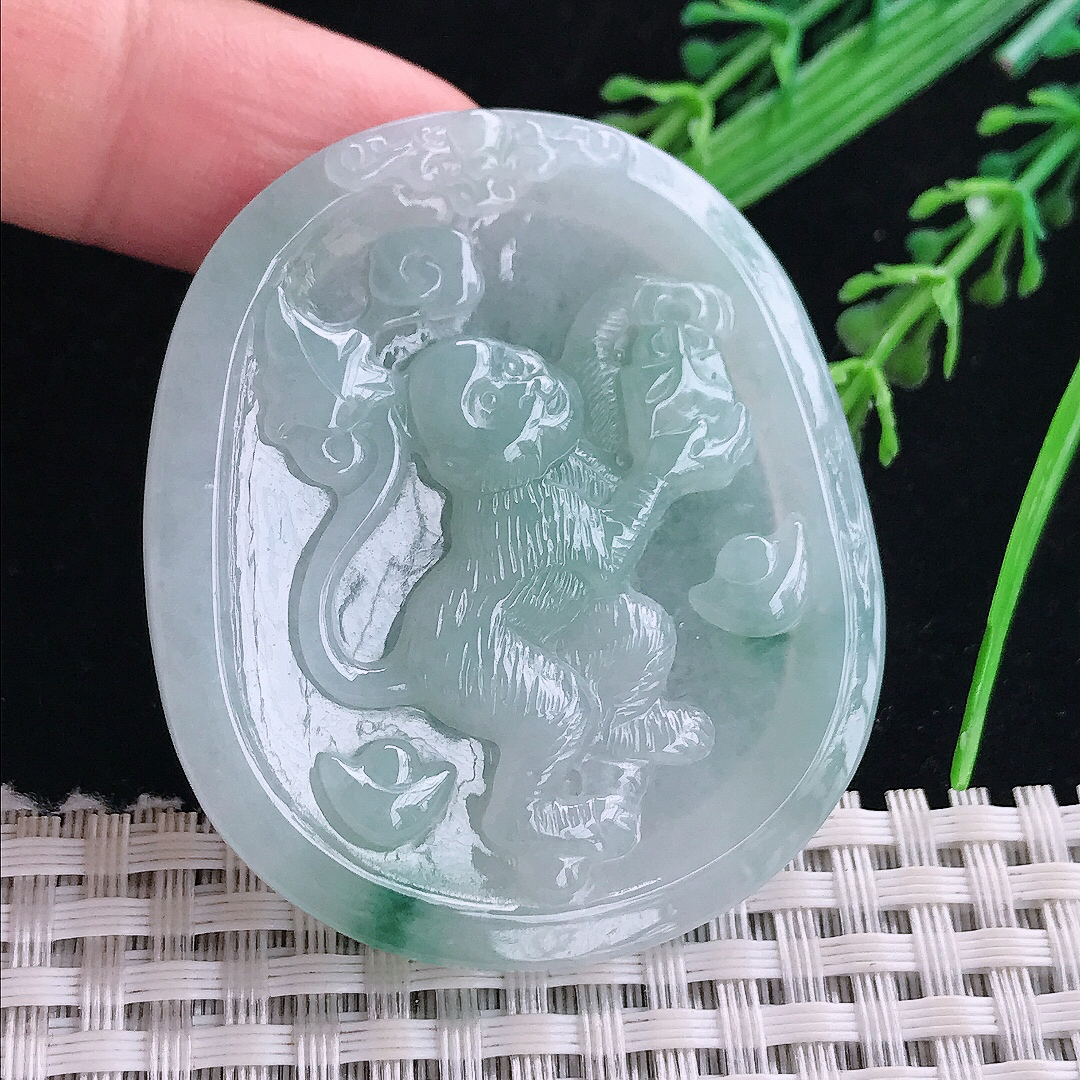 实拍A货翡翠51.3/44.8/5.8老坑冰润起胶飘花生肖猴吊坠翡翠玉牌