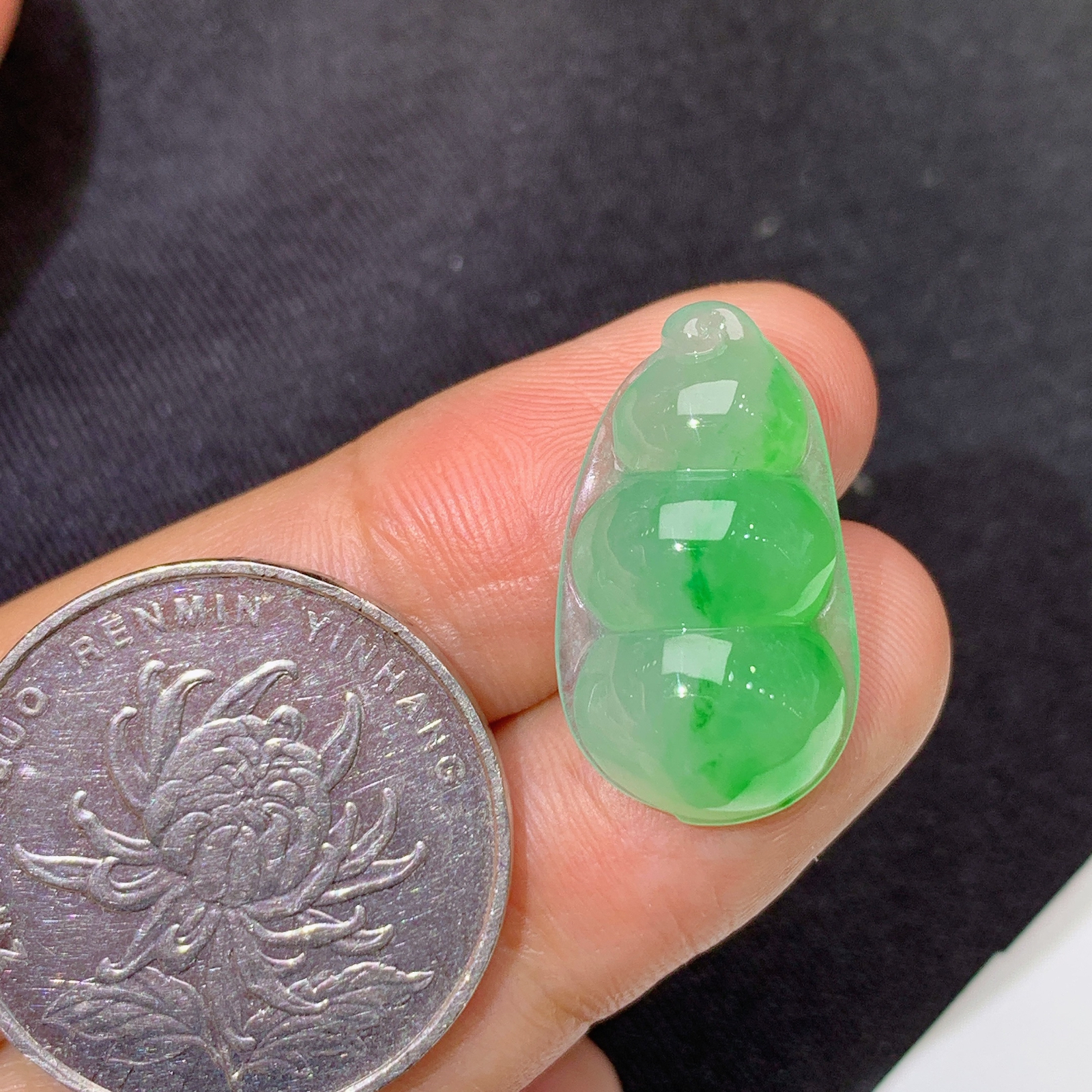 冰飘绿福豆，镶嵌佳品，冰润细腻，种水足，Fc 尺寸21.9*12.6*6.5