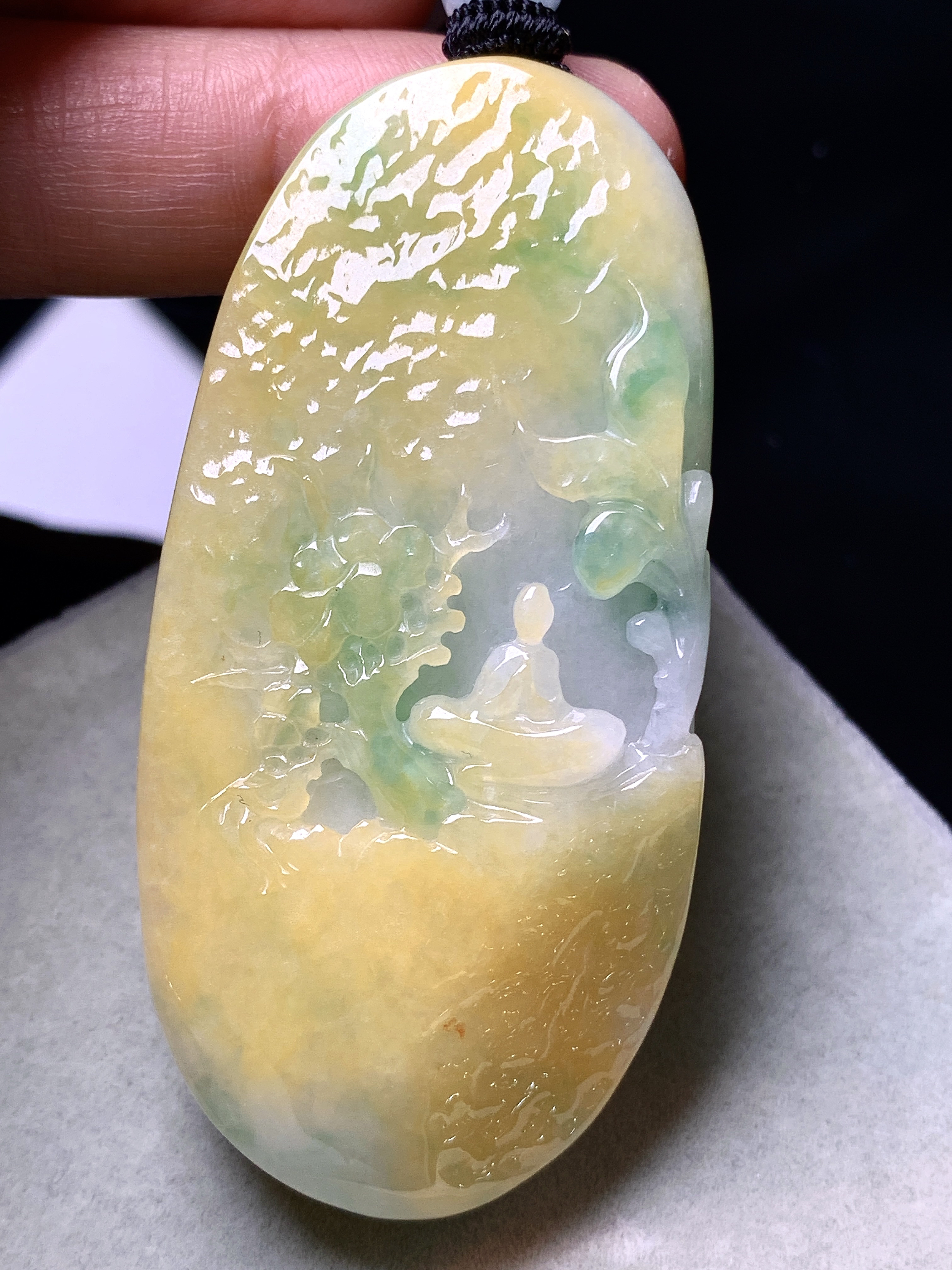 黄翡飘绿悟道吊坠 玉质细腻 色泽艳丽清新 水润亮眼 整体尺寸61.6*29.8*11.8w1