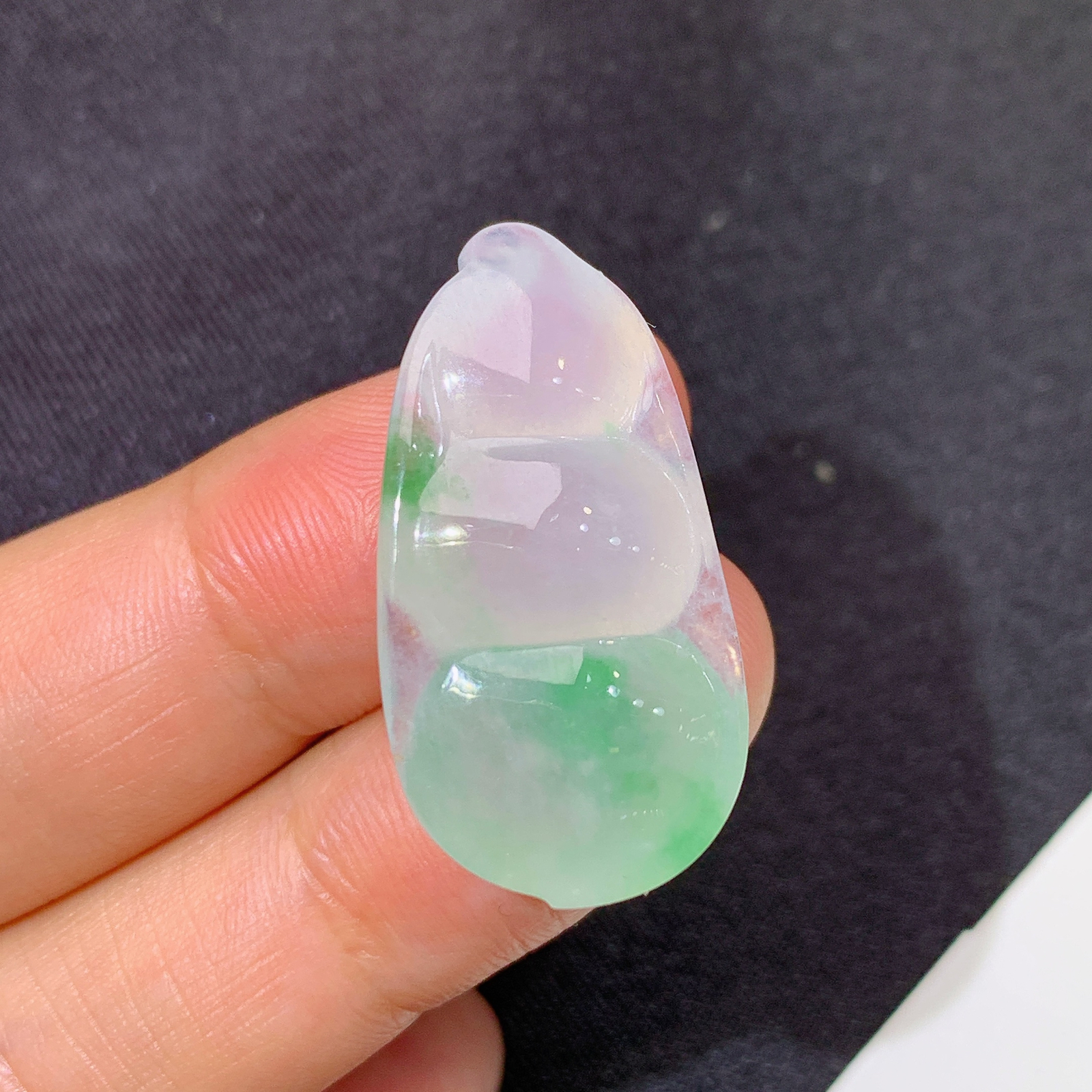 冰飘绿福豆，镶嵌佳品，冰润细腻，种水足，Fc 尺寸30*15.6*8.3