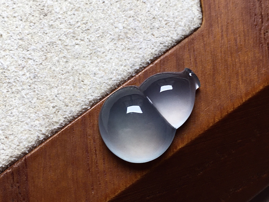 玻璃种葫芦 冰透感十足，起胶感，无裂尺寸15.4*10.7*5