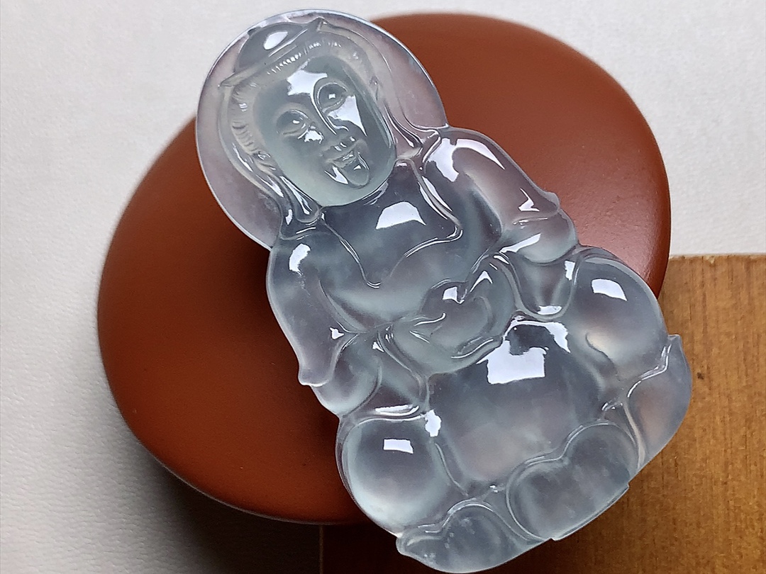 玻璃种观音 底色淡雅，种水，无裂，尺寸49.2*30*6