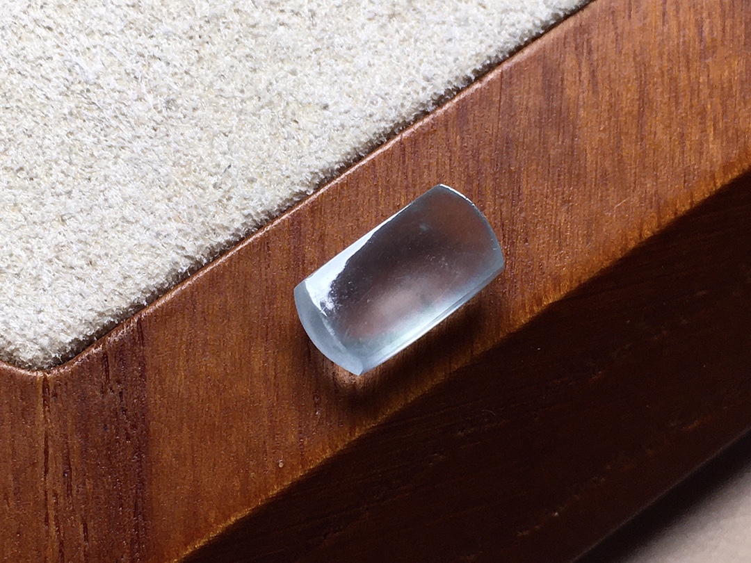 玻璃种飘花马鞍 飘花素雅，冰透起胶感，无裂尺寸10.7*5.7*3.7