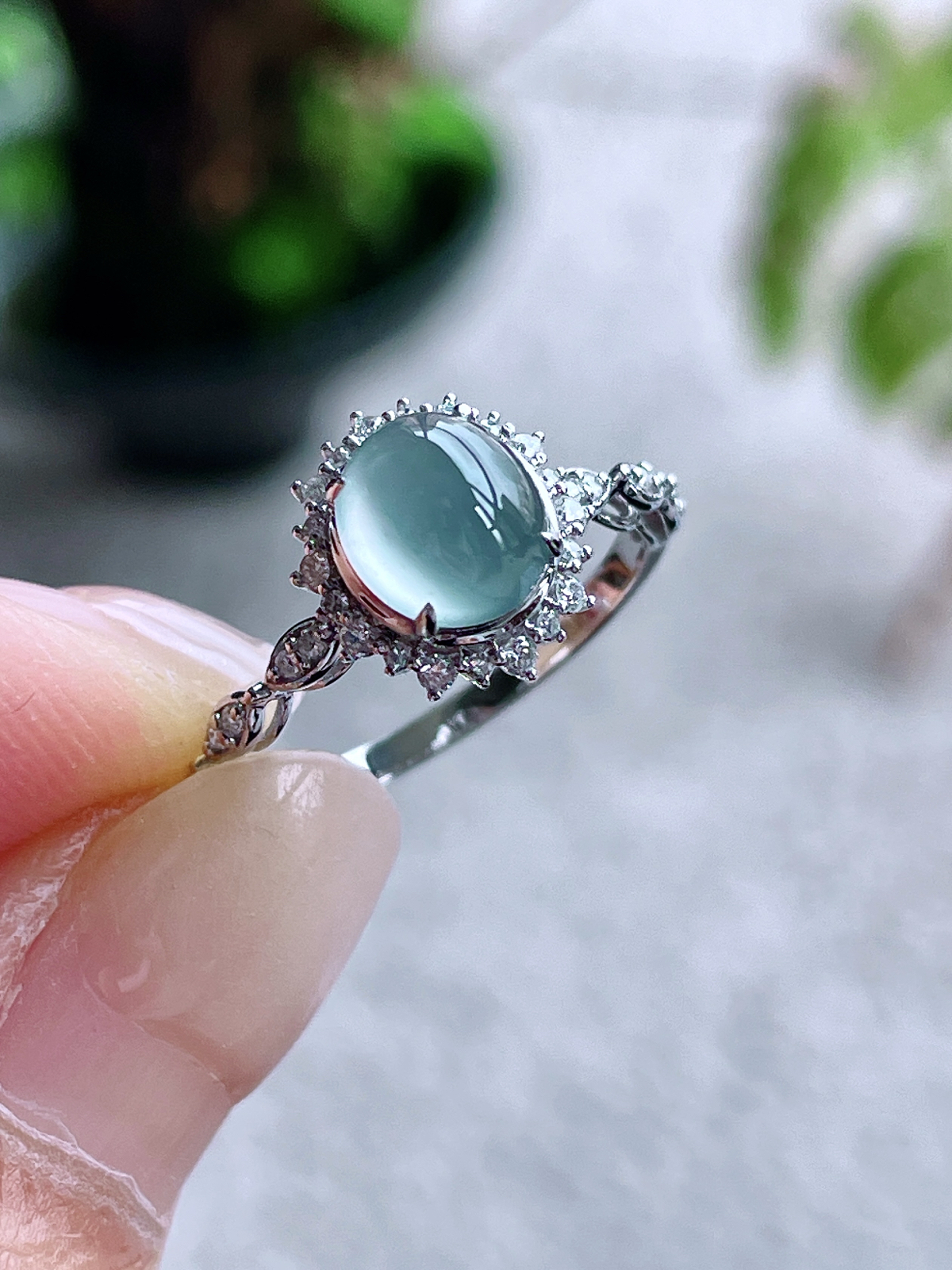 【镶嵌】高冰蛋面戒指  
【说明】缅料 18k金镶嵌 性价比高  
【整体】10.7-10-8.4
【裸石】7.2-6.3-4.6
【圈口】15号