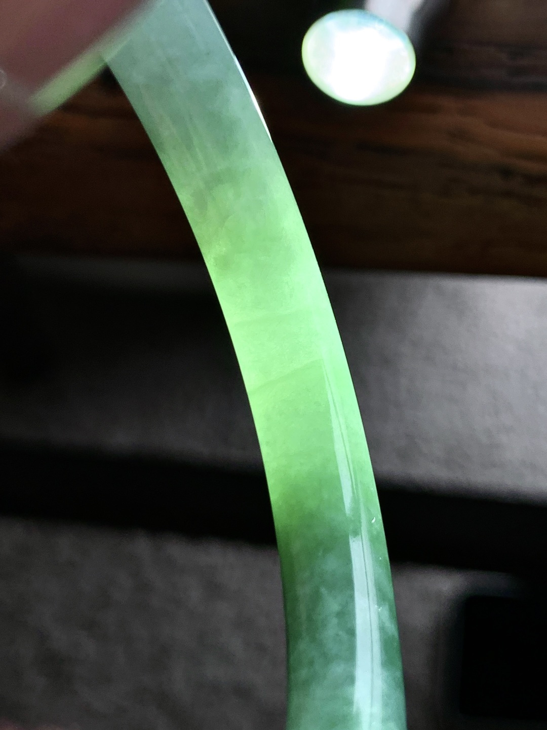 圆条 圈口56 57 55.6-7.7-7.8 飘花莹润 冰飘花 种老细腻 缅甸A货翡翠 有细纹 33.5克