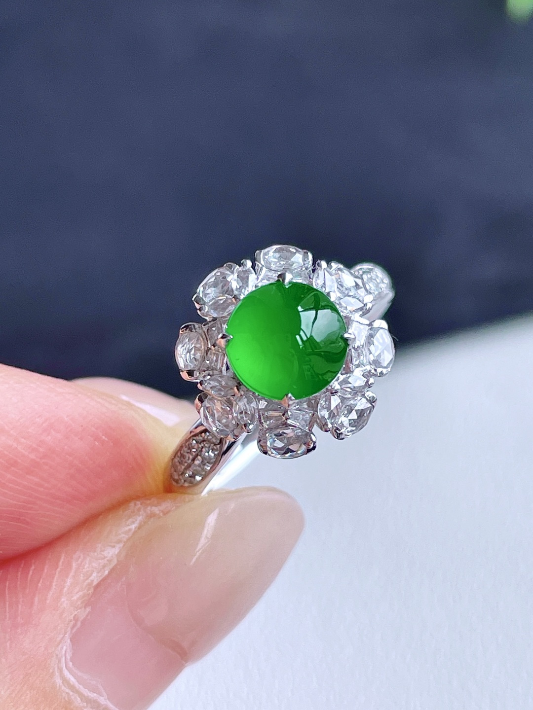 18k金镶嵌  性比高 12-10 6.4-4 圈口13号 2.8克