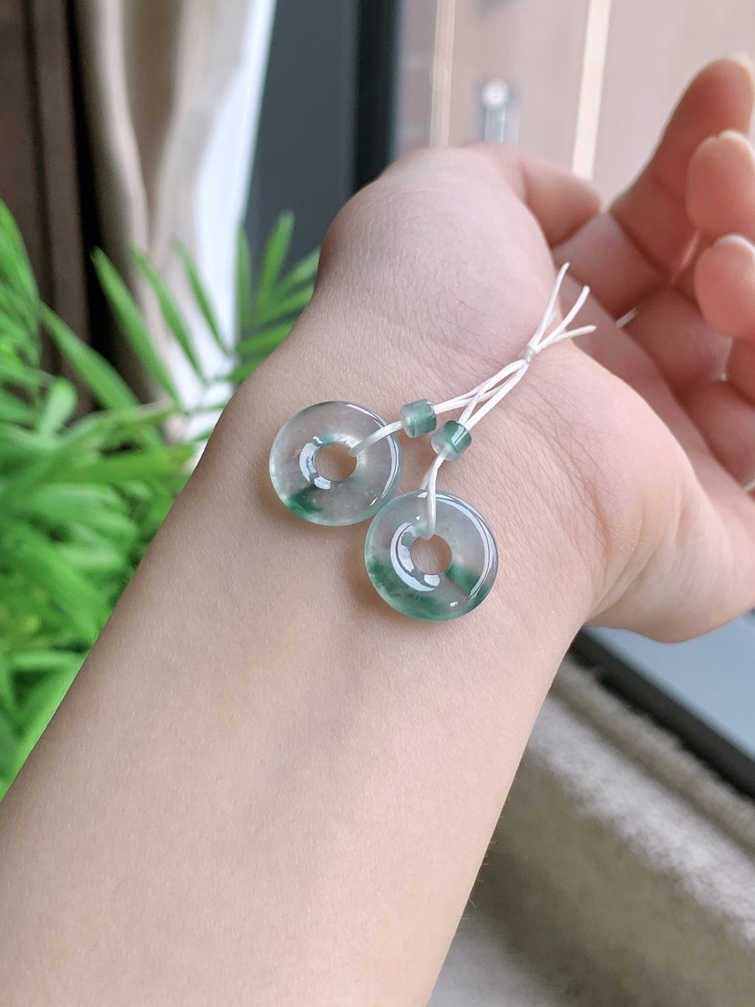 高冰飘花甜甜圈【说明】缅料 无裂 性比高 【尺寸】14.3-2.6 【重量】2.2克