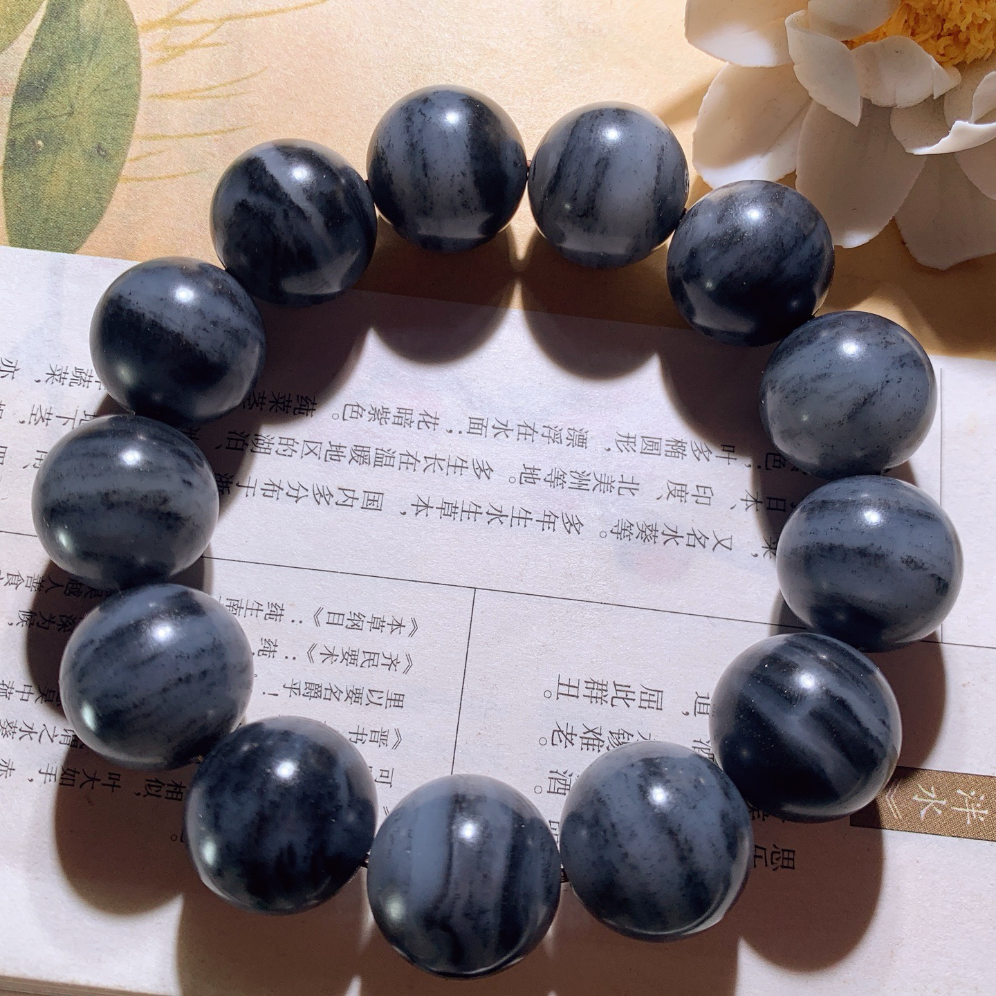 新疆和田玉籽料青花手串 单颗尺寸17！玉质细腻油润。手推出油。佩戴高端典雅。lt260413