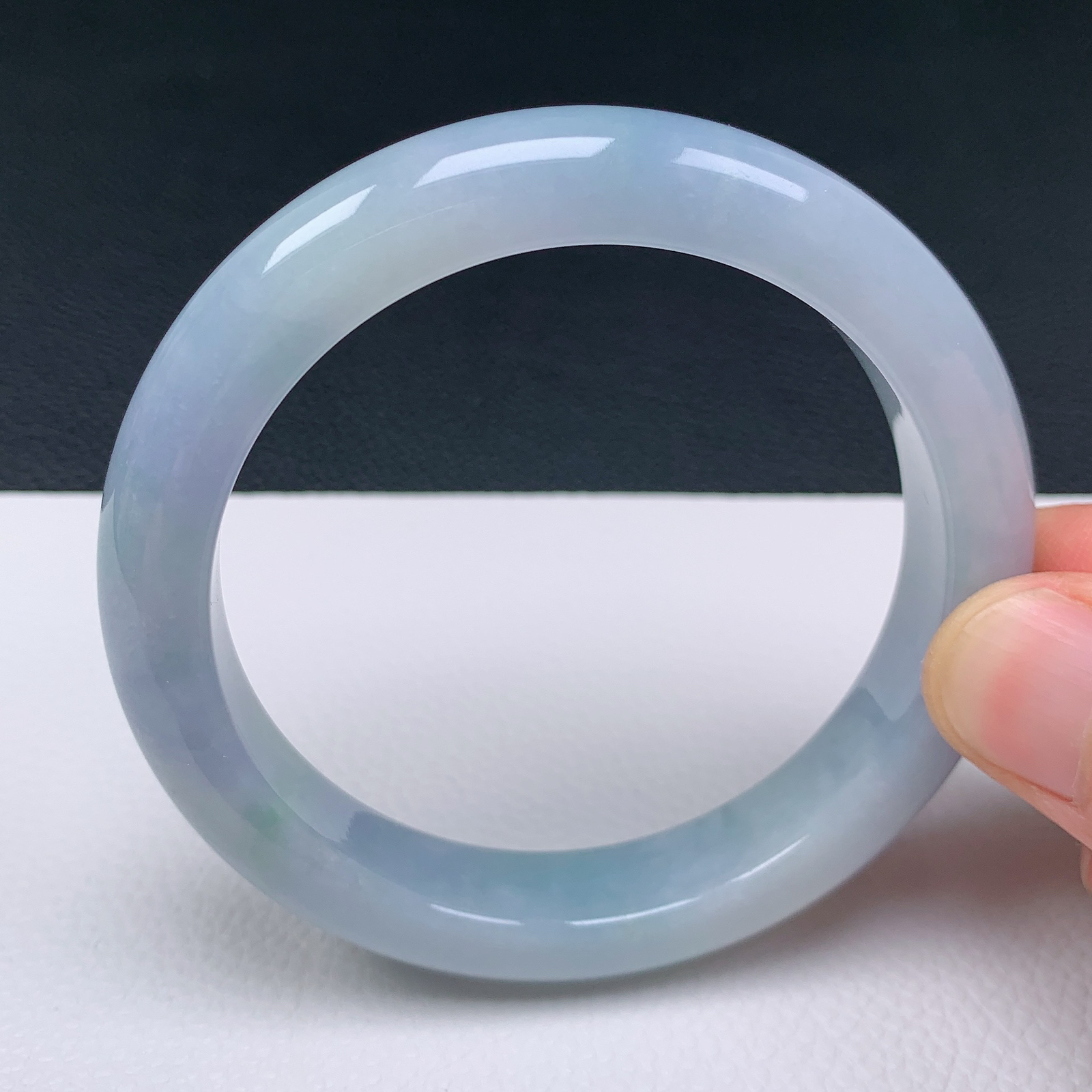 天然翡翠大圈口61-62老坑冰透紫罗兰手镯 玉质细腻 种水好 尺寸：61.6-12.3-9.3mm  M33