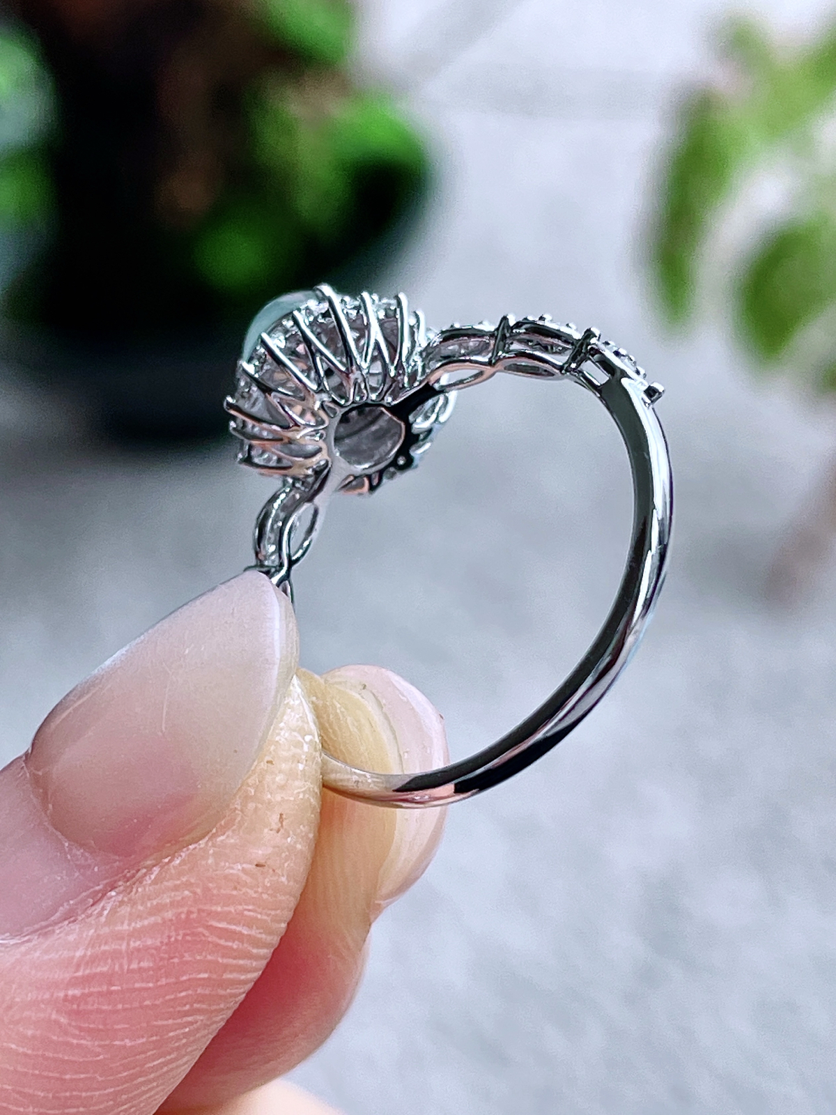 【镶嵌】高冰蛋面戒指  
【说明】缅料 18k金镶嵌 性价比高  
【整体】10.7-10-8.4
【裸石】7.2-6.3-4.6
【圈口】15号