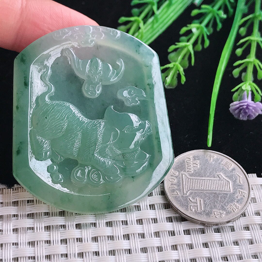 实拍A货翡翠52.6/44/4.8老坑冰胶水灵满绿招财猪吊坠生肖猪牌