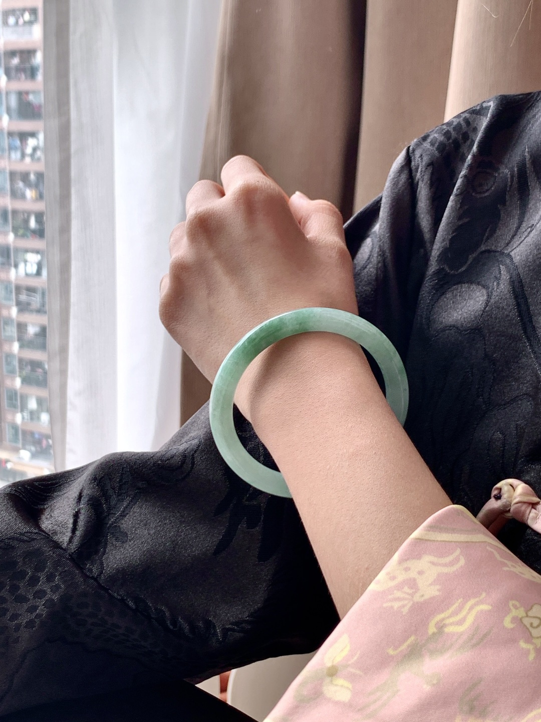 圆条 圈口56 57 55.6-7.7-7.8 飘花莹润 冰飘花 种老细腻 缅甸A货翡翠 有细纹 33.5克