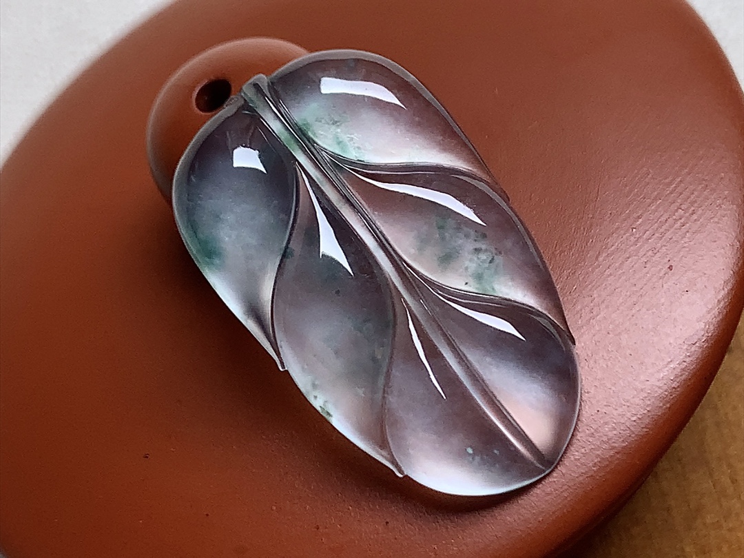 玻璃种飘花叶子 飘花色泽漂亮，冰透感十足，无裂尺寸27.2*16.5*3.6