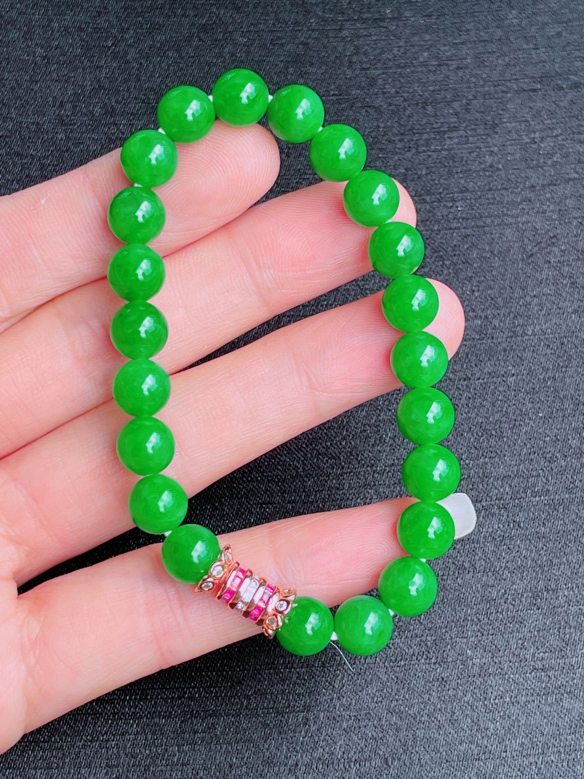 高冰绿珠子手串，晶莹剔透，新颖时尚，品相完美