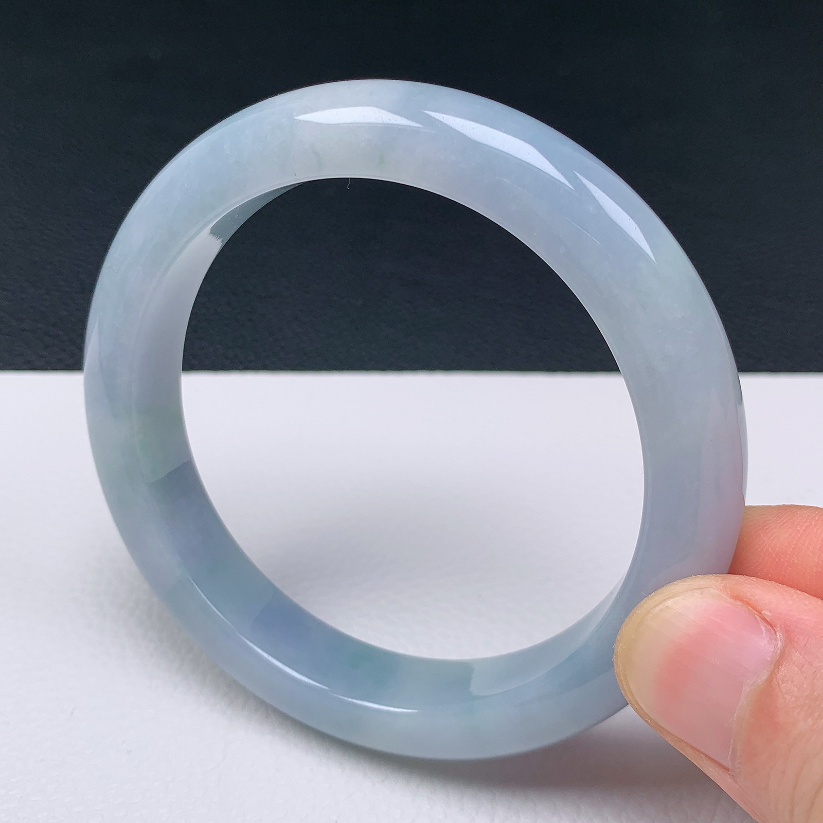 天然翡翠大圈口61-62老坑冰透紫罗兰手镯 玉质细腻 种水好 尺寸：61.6-12.3-9.3mm  M33