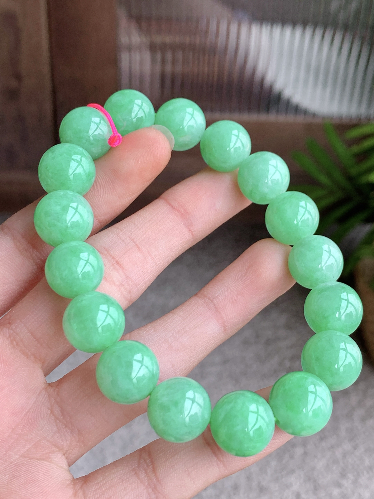 【珠子】冰甜绿手串圆珠子手串
【说明】缅料 性价比高  
【尺寸】12.2mm..