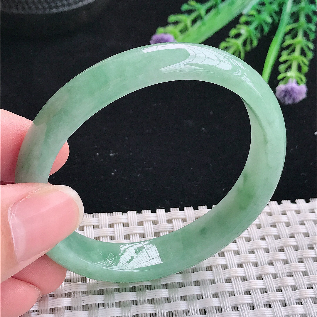 实拍A货翡翠53.5/47.5/12.2/6.8老坑精美温润满绿贵妃手镯翡翠宽边玉镯平安镯