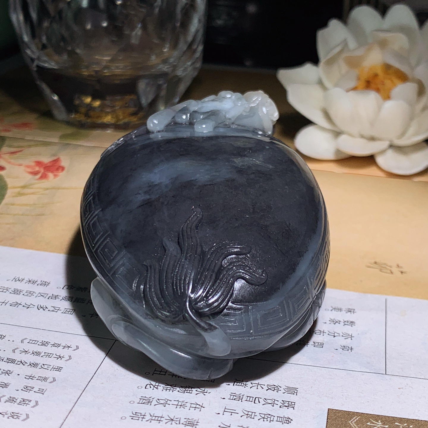 新疆籽料青花招财进宝富贵长寿龙龟把件。尺寸80/49/28重190.4克。玉质细腻油润。手推出油。品相大气。lt260413