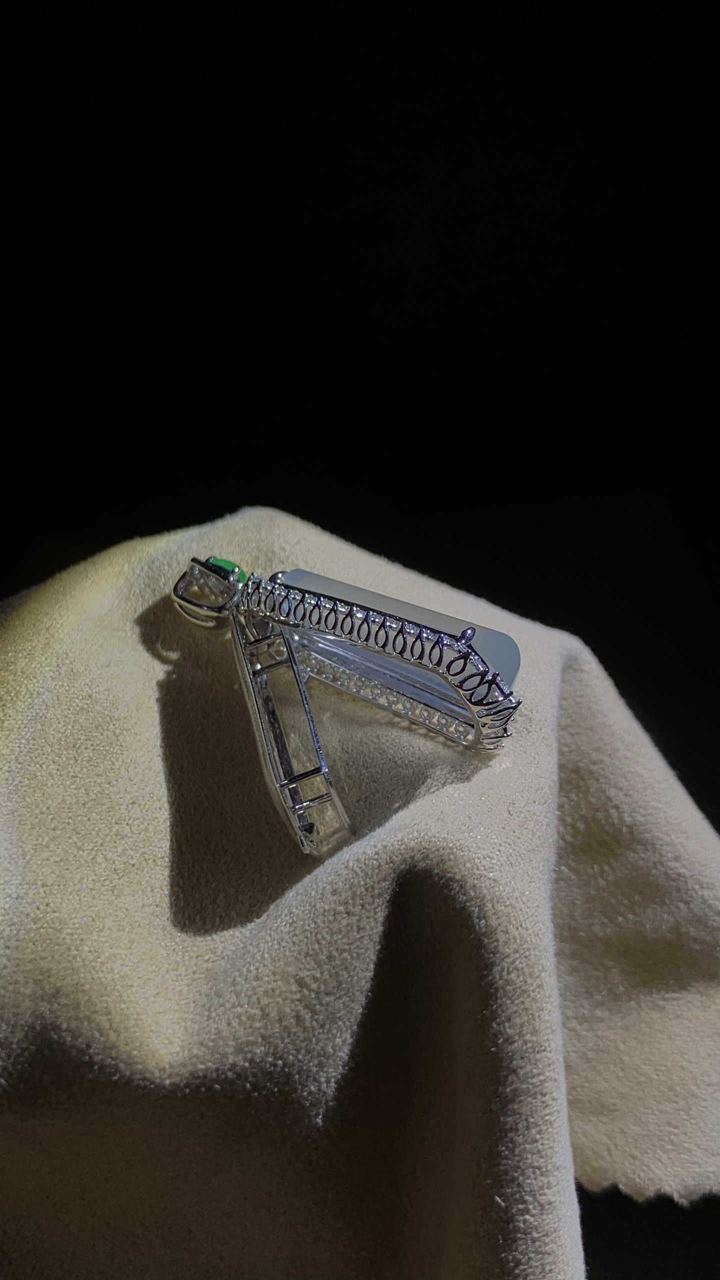 高品质玻璃种素面吊坠，裸石25-10.5-4mm38.5-14.6-9.5mm，6.69g，18K金，南非钻，翡翠绿蛋面