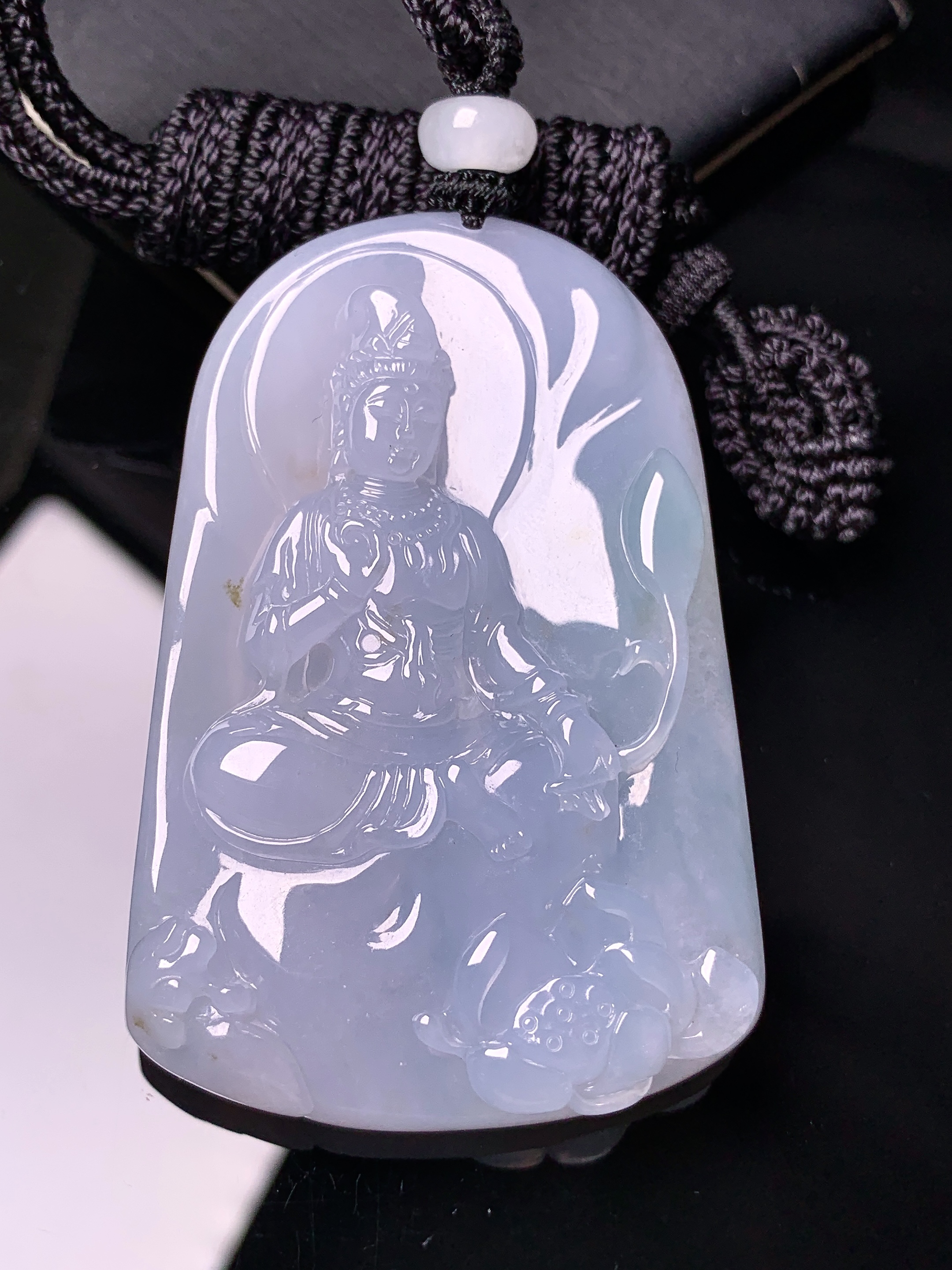 冰种观音菩萨吊坠 玉质细腻 色泽艳丽清新 水润亮眼 整体尺寸57.2*37.2*7.3L1