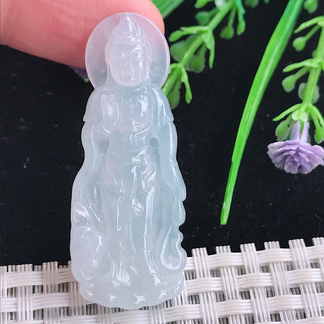 实拍A货翡翠47/18.5/5.5老坑冰润起胶白净赐福观音吊坠翡翠小观音