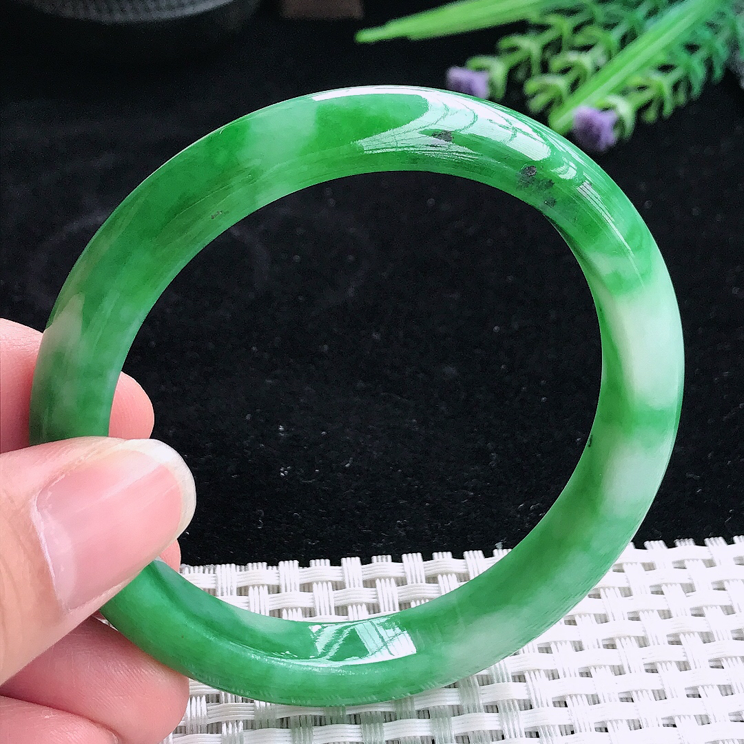 实拍A货翡翠58.5/10.9/8老坑精美辣阳绿手镯翡翠宽边玉镯平安镯美人镯