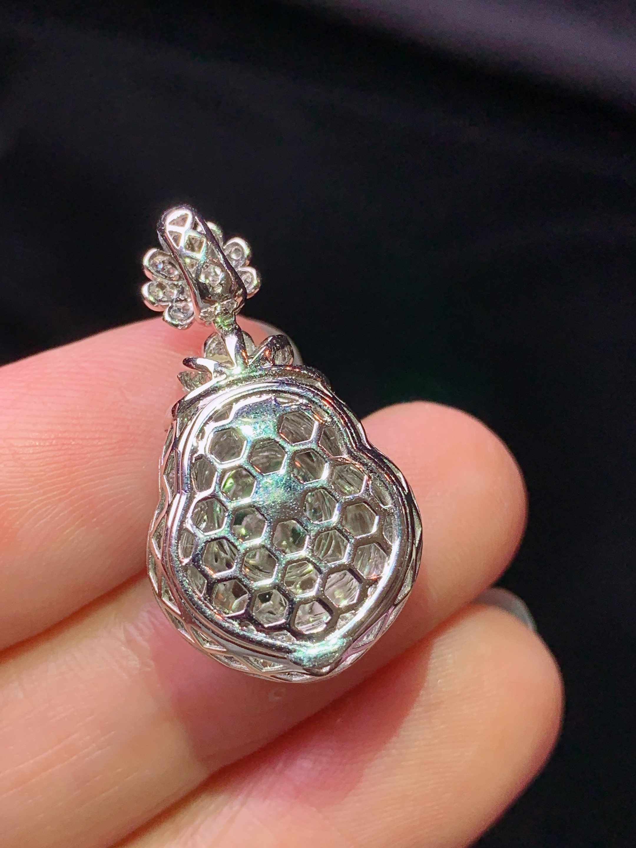 18k金钻镶嵌满绿葫芦吊坠 玉质细腻 色泽艳丽清新 水润亮眼 整体尺寸26*14.5*10h1