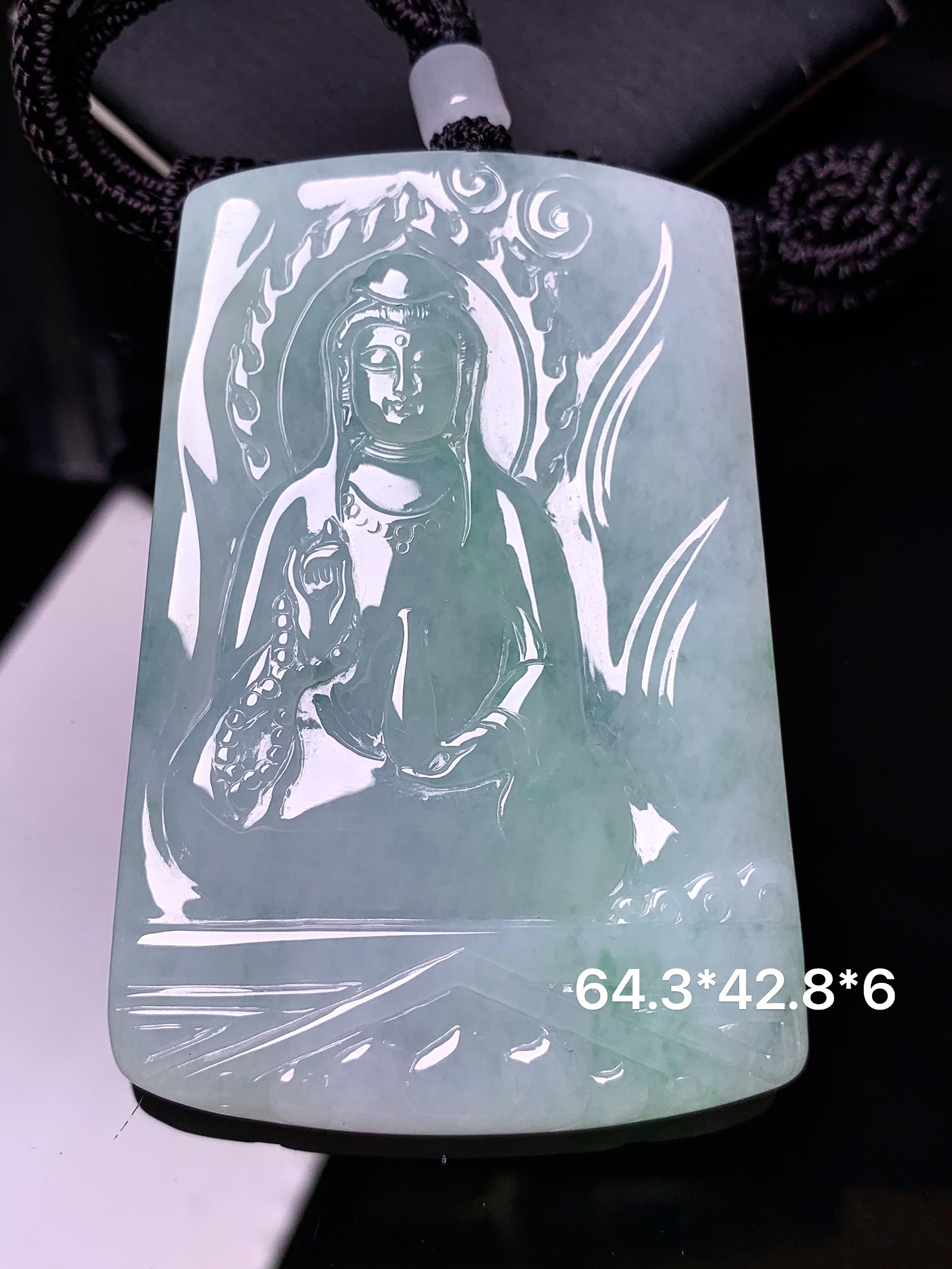 冰种观音菩萨吊坠 玉质细腻 色泽艳丽清新 水润亮眼 整体尺寸64.3*42.8*6L1