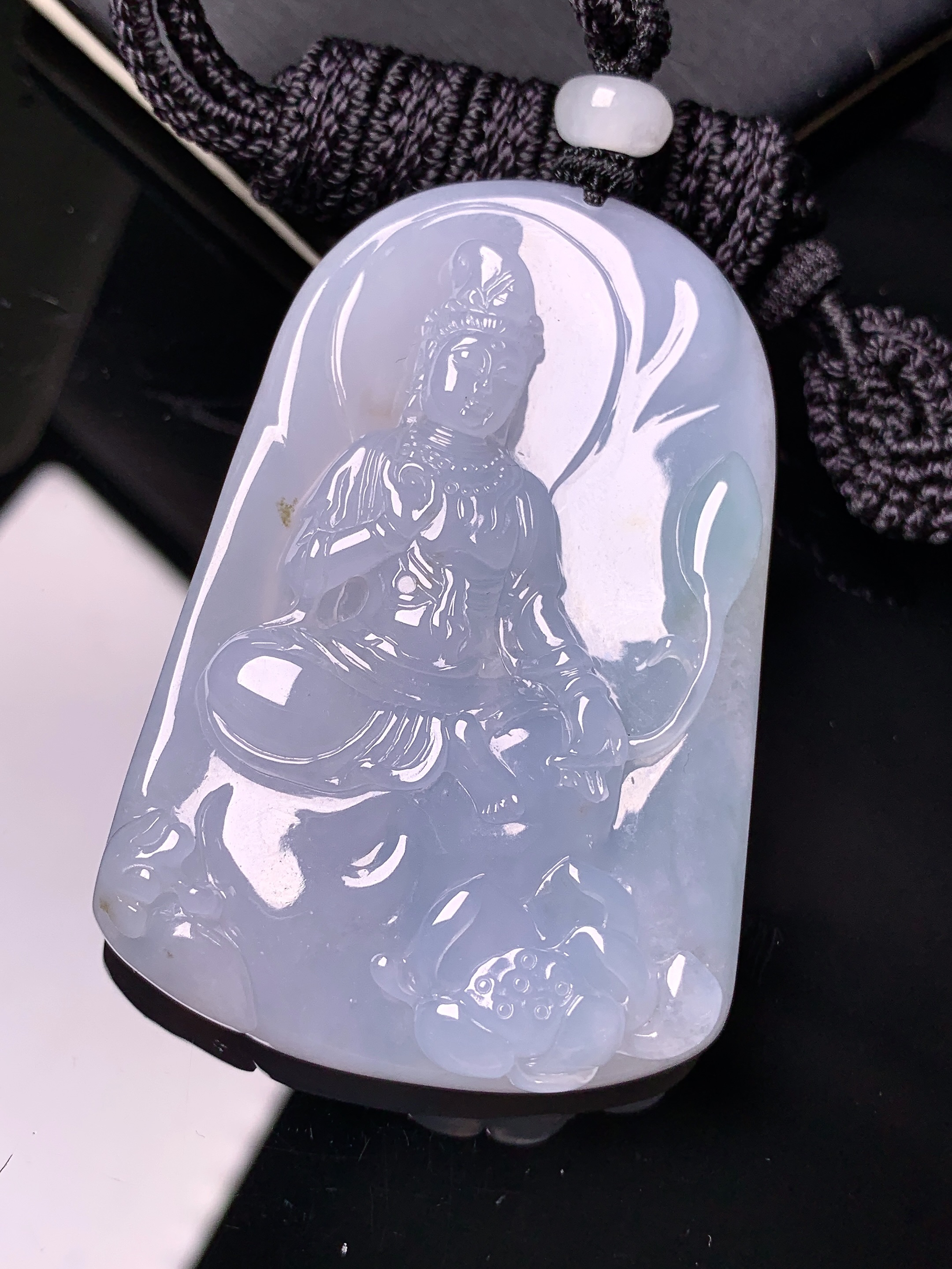 冰种观音菩萨吊坠 玉质细腻 色泽艳丽清新 水润亮眼 整体尺寸57.2*37.2*7.3L1