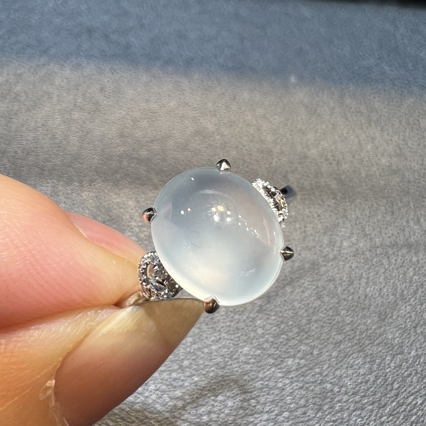 ️18k金钻石镶嵌冰种起光白冰蛋面戒指天然缅甸翡翠A货